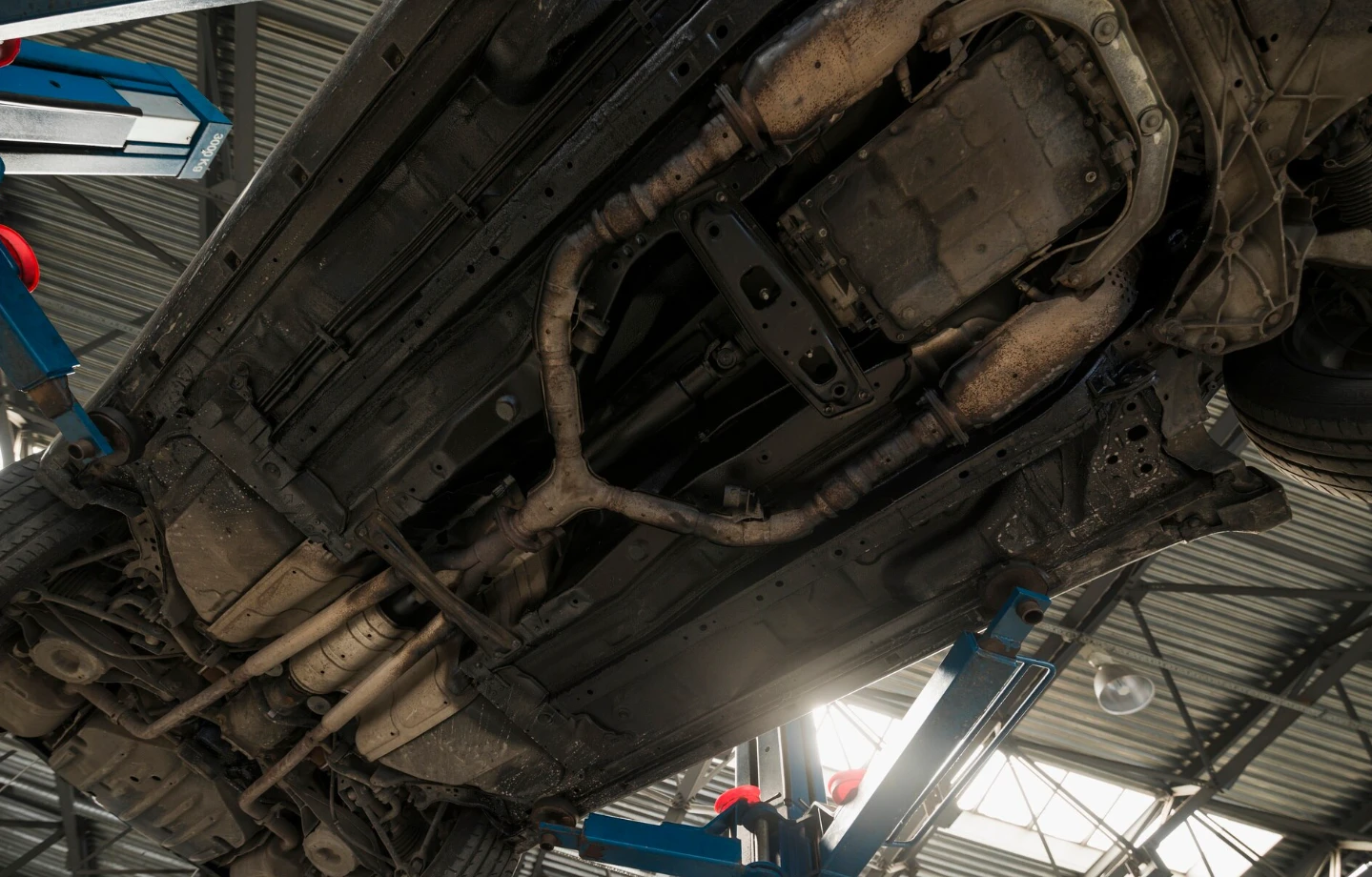 Поломка выхлопной системы и замена запчастей: как выбрать детали под свой автомобиль