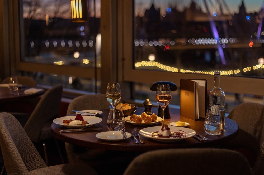 Плед, фильм и сухое вино — идеальное осеннее трио